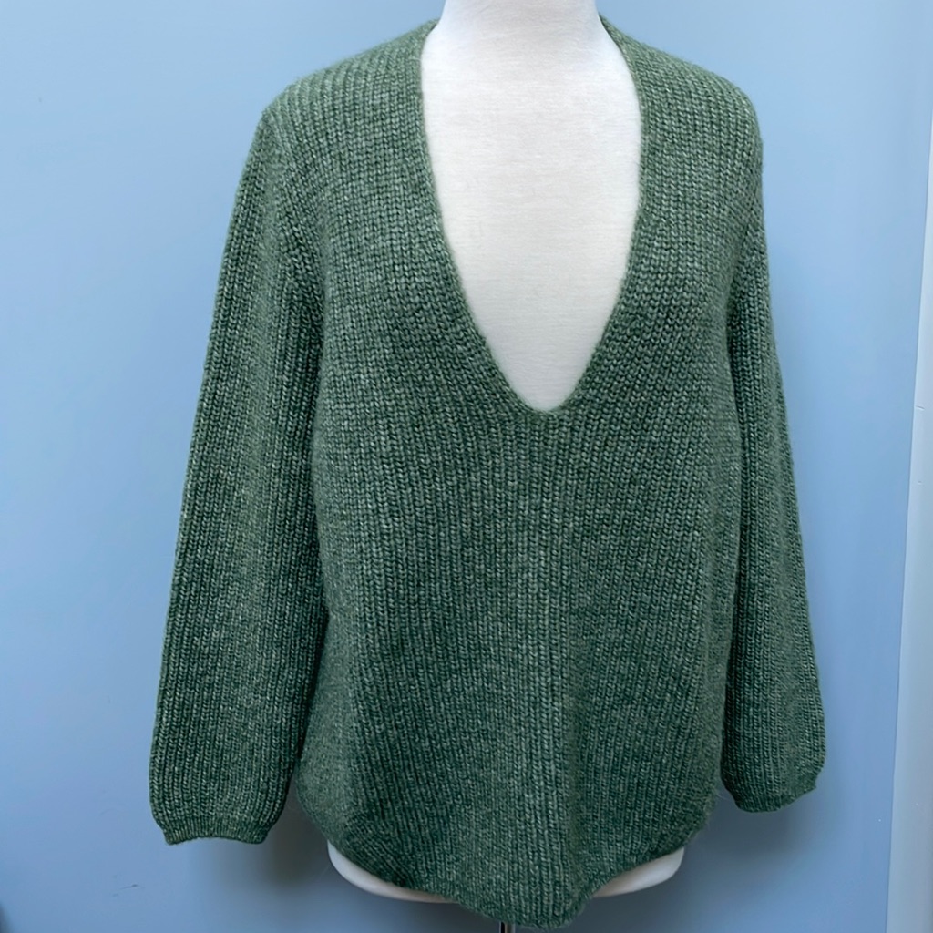 Closed V-Neck Sweater - Alpaca Wool Blend